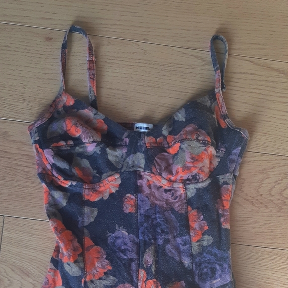 Cute tank top - Picture 1 of 3